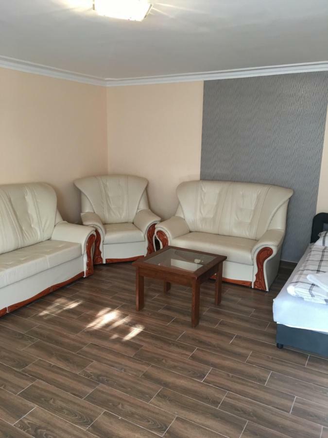 Stella Apartman Debrecen Buitenkant foto