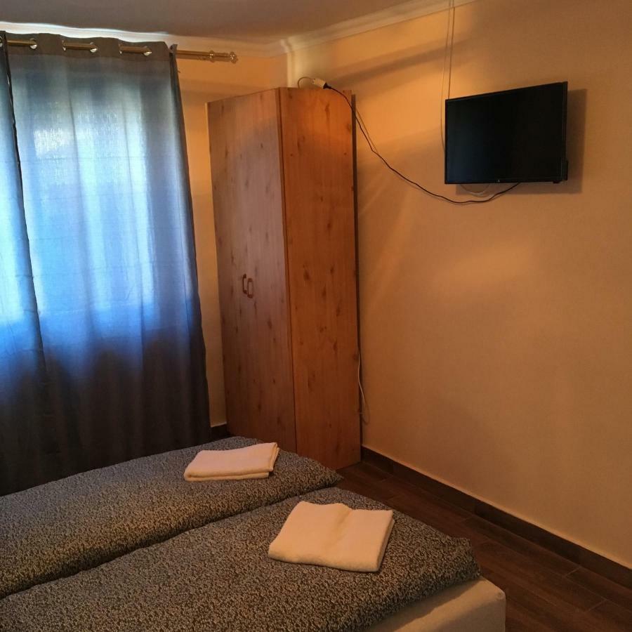 Stella Apartman Debrecen Buitenkant foto