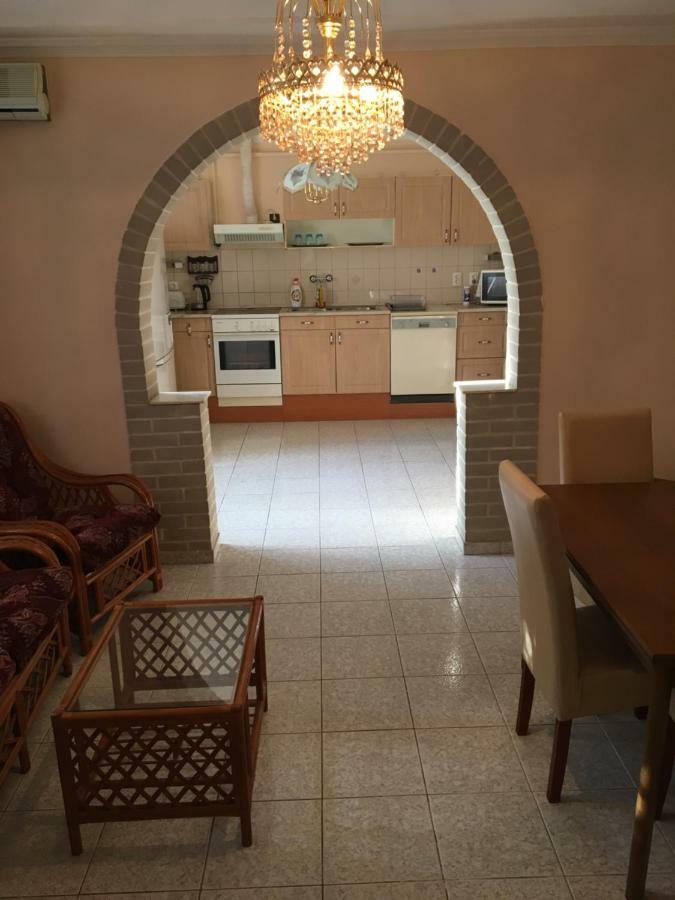 Stella Apartman Debrecen Buitenkant foto